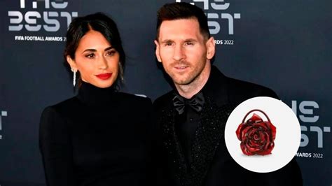 Antonela Roccuzzo y el lujoso bolso que utilizó en la gala The Best con .